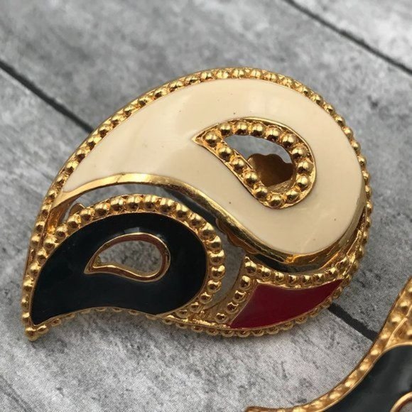 Vintage Avon Red White & Blue Earrings - Picture 4 of 4